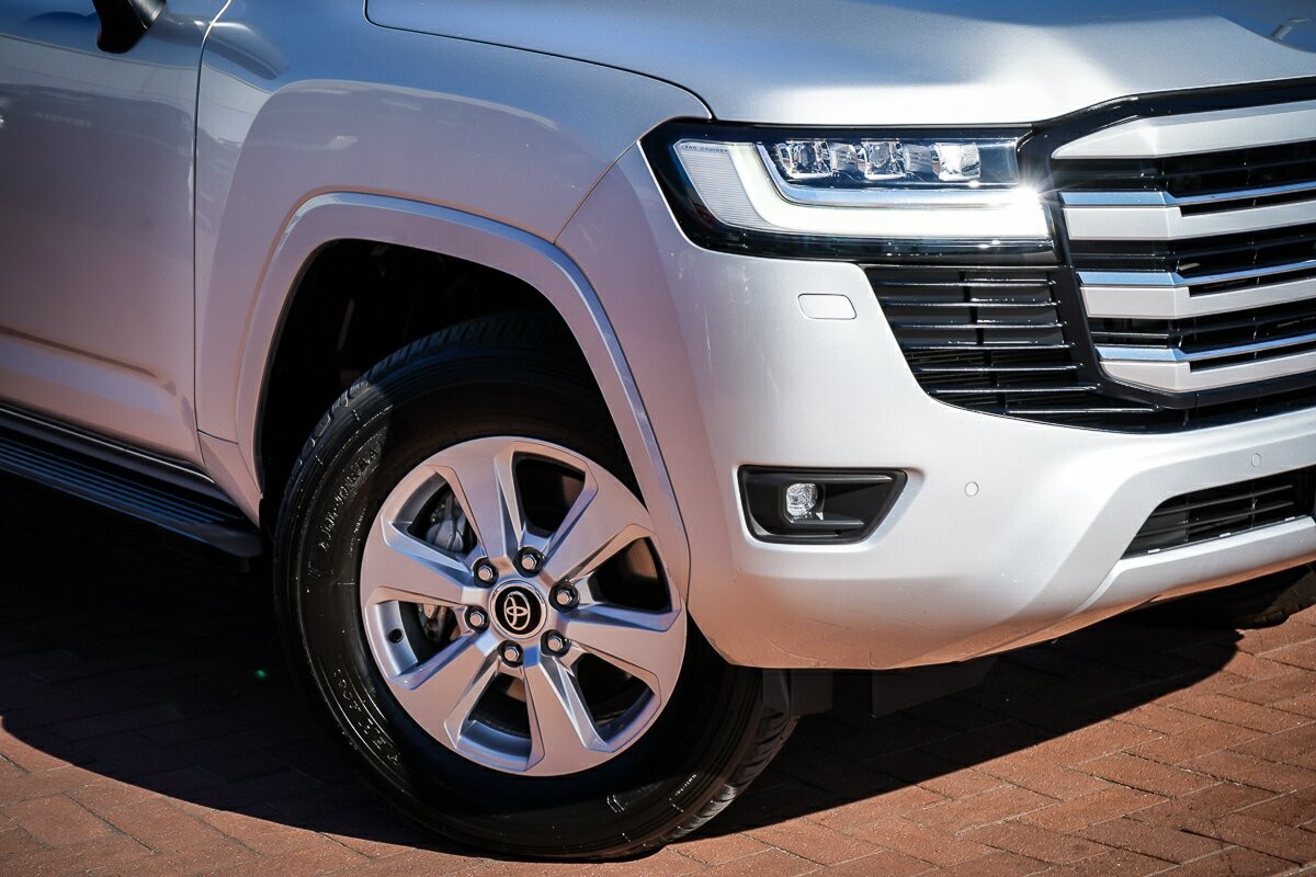 Toyota Landcruiser image 2