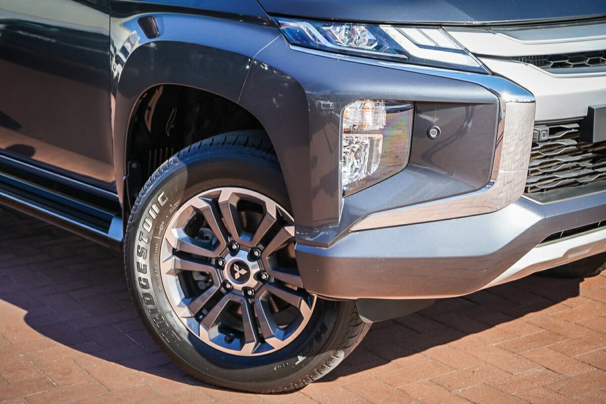 Mitsubishi Triton image 2