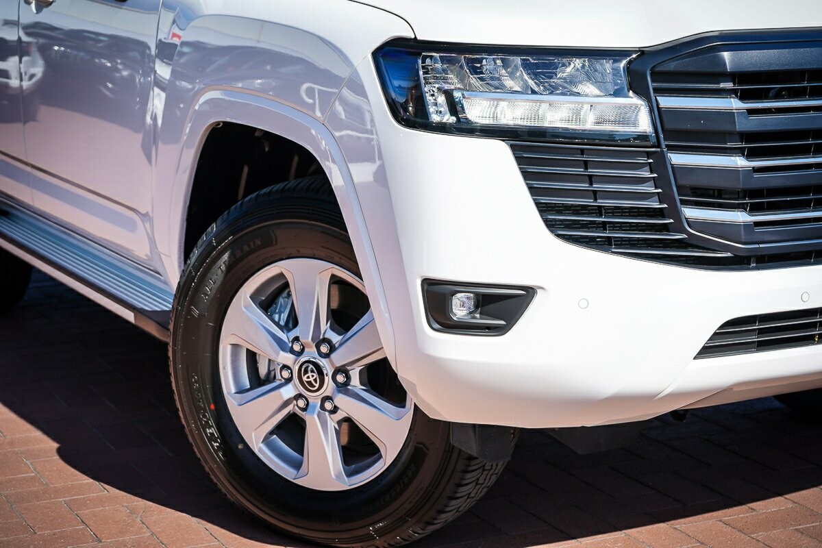 Toyota Landcruiser image 2