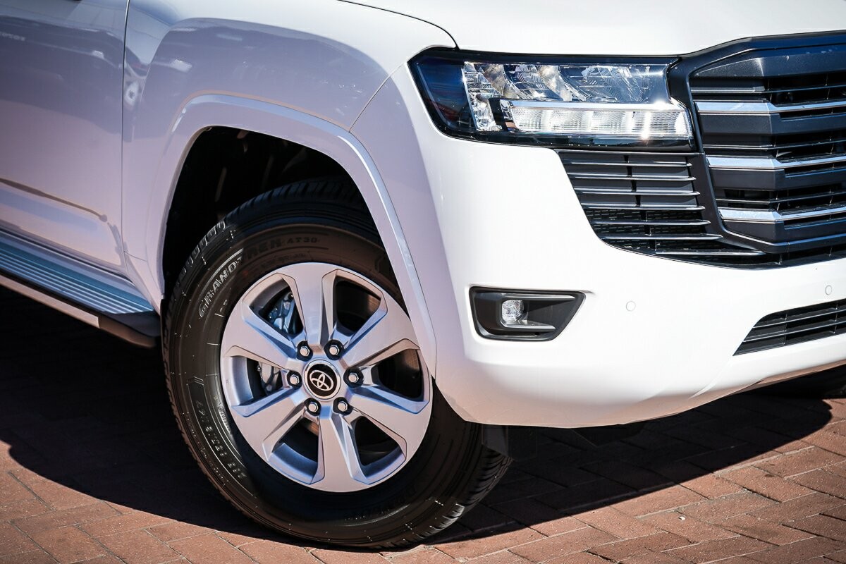 Toyota Landcruiser image 2