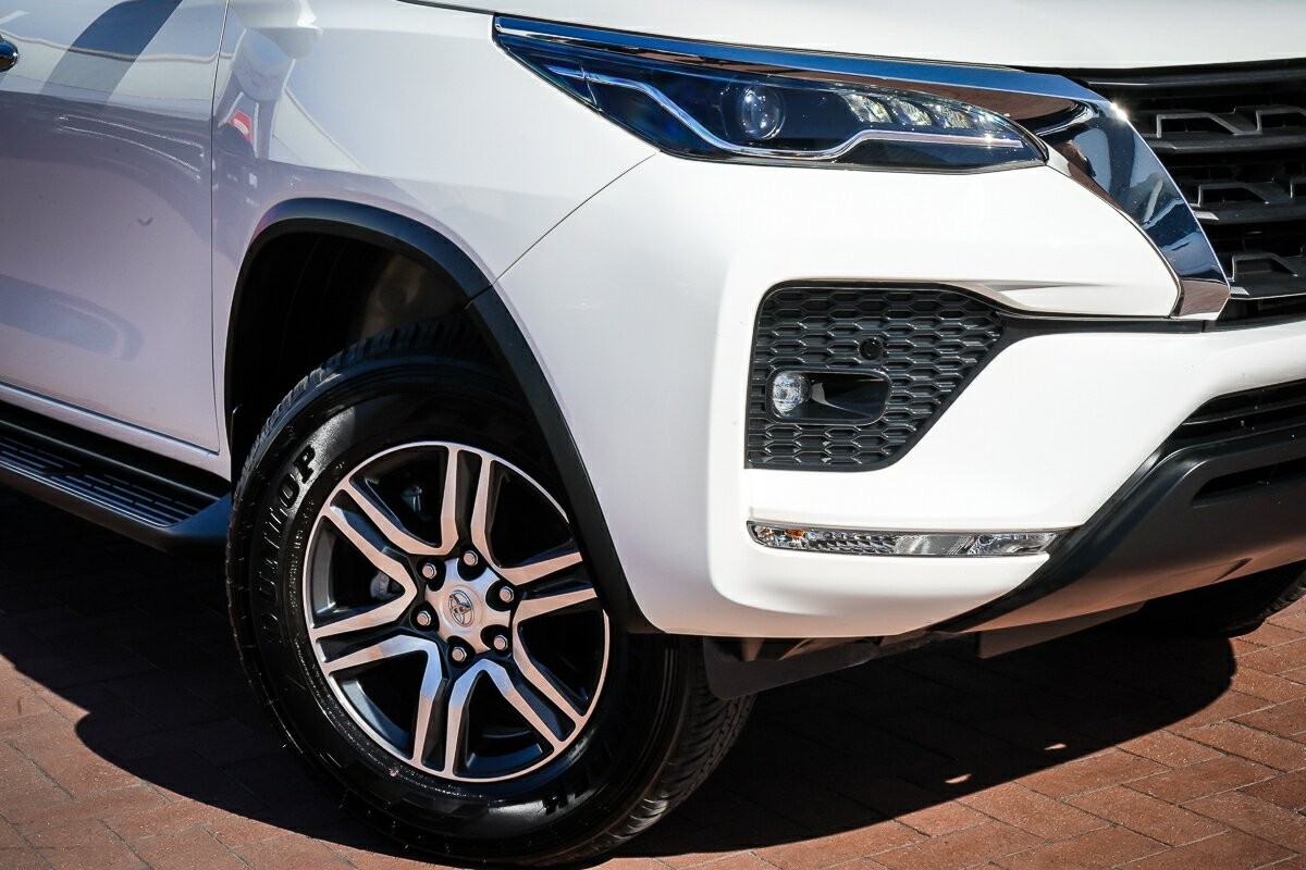 Toyota Fortuner image 2