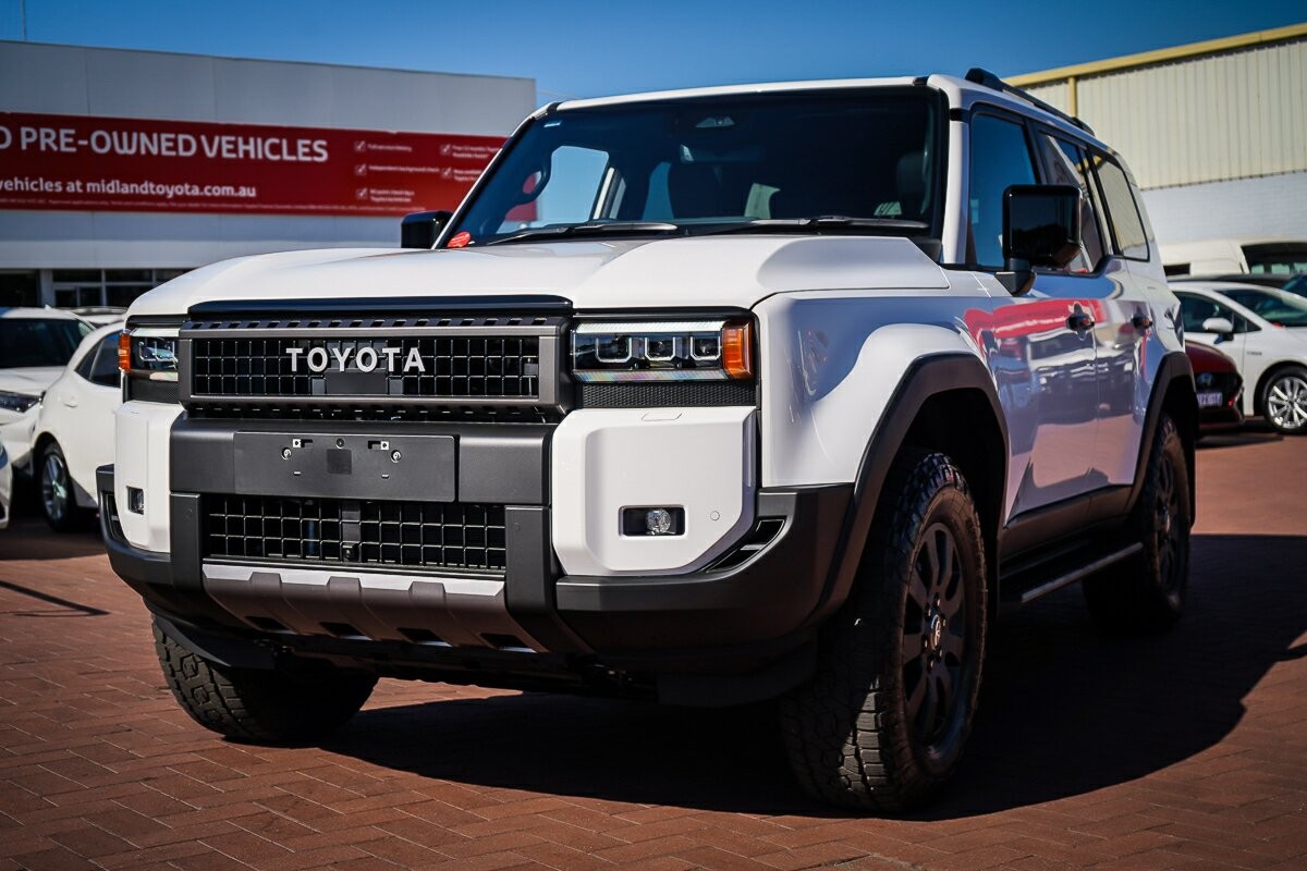 Toyota Landcruiser Prado image 4