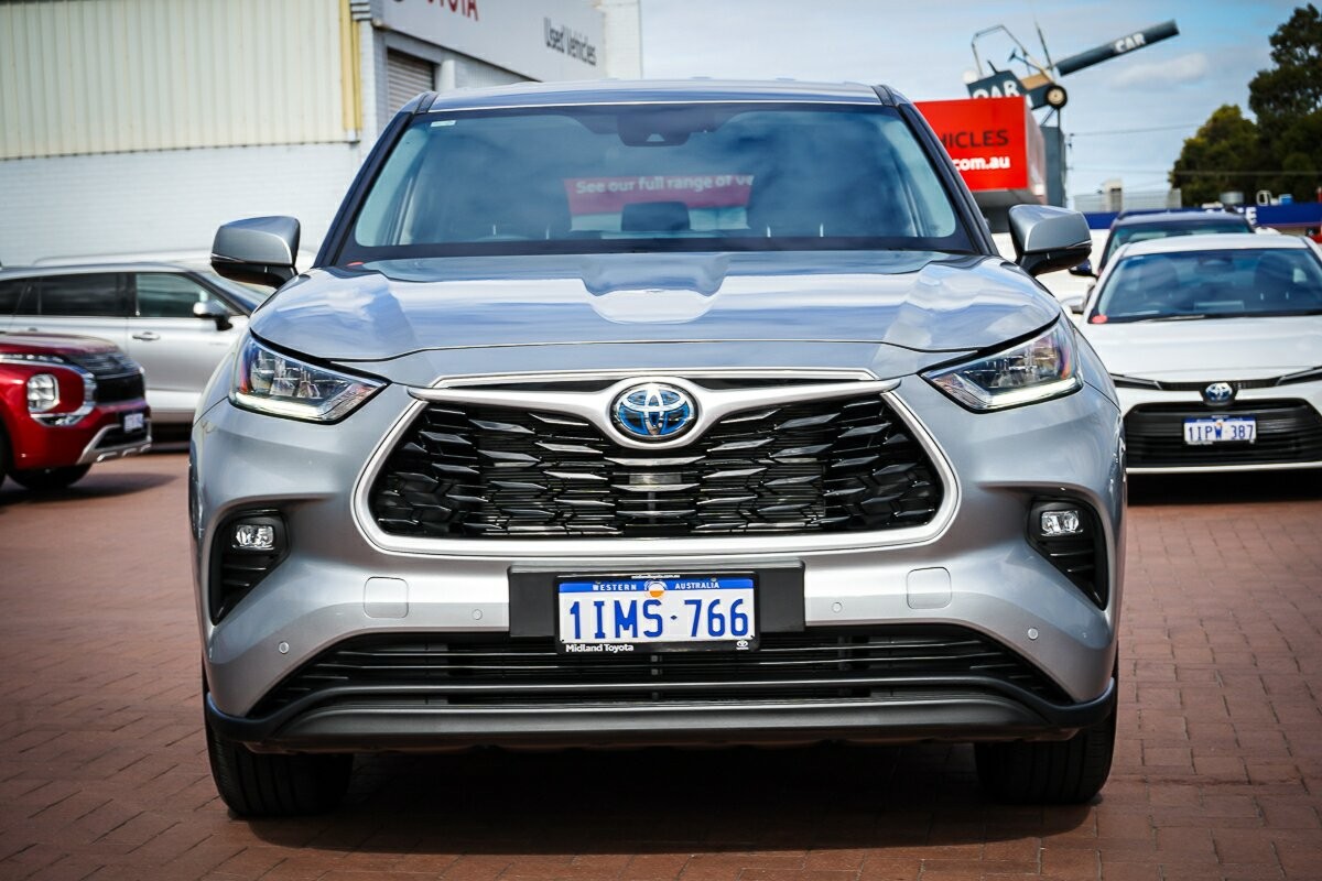 Toyota Kluger image 3