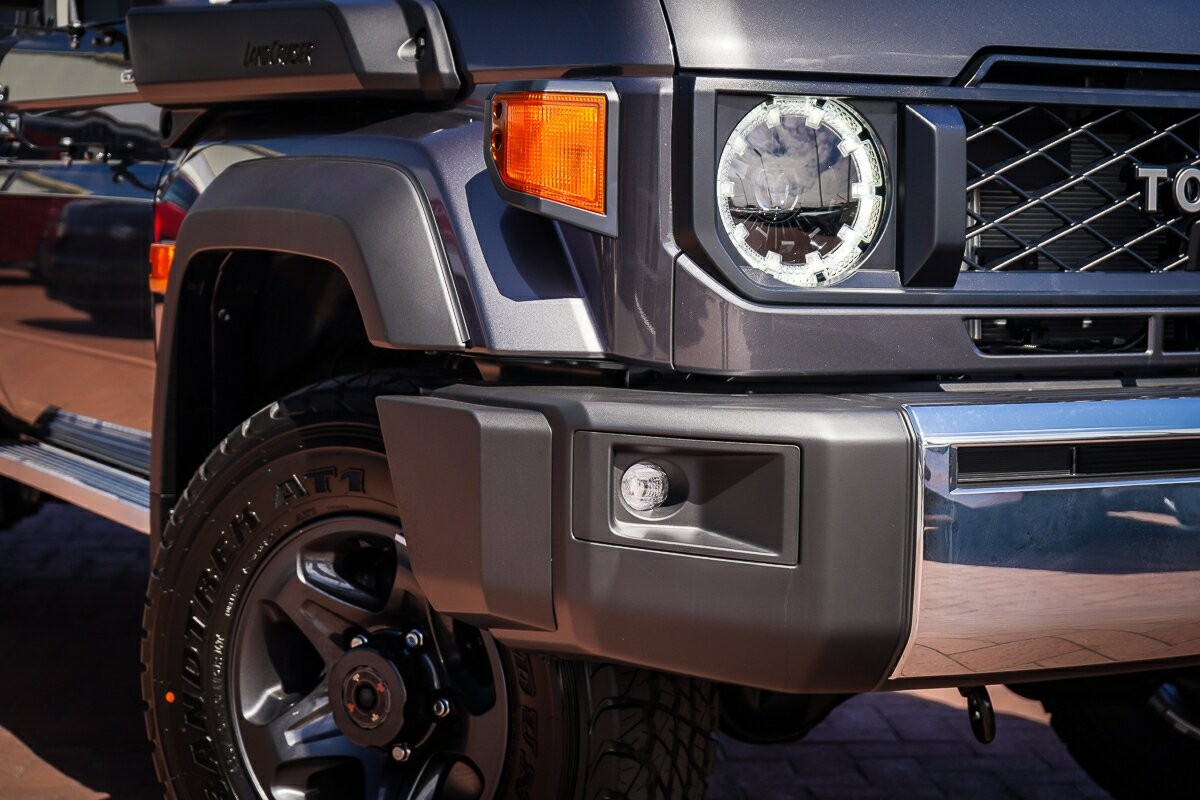 Toyota Landcruiser image 2