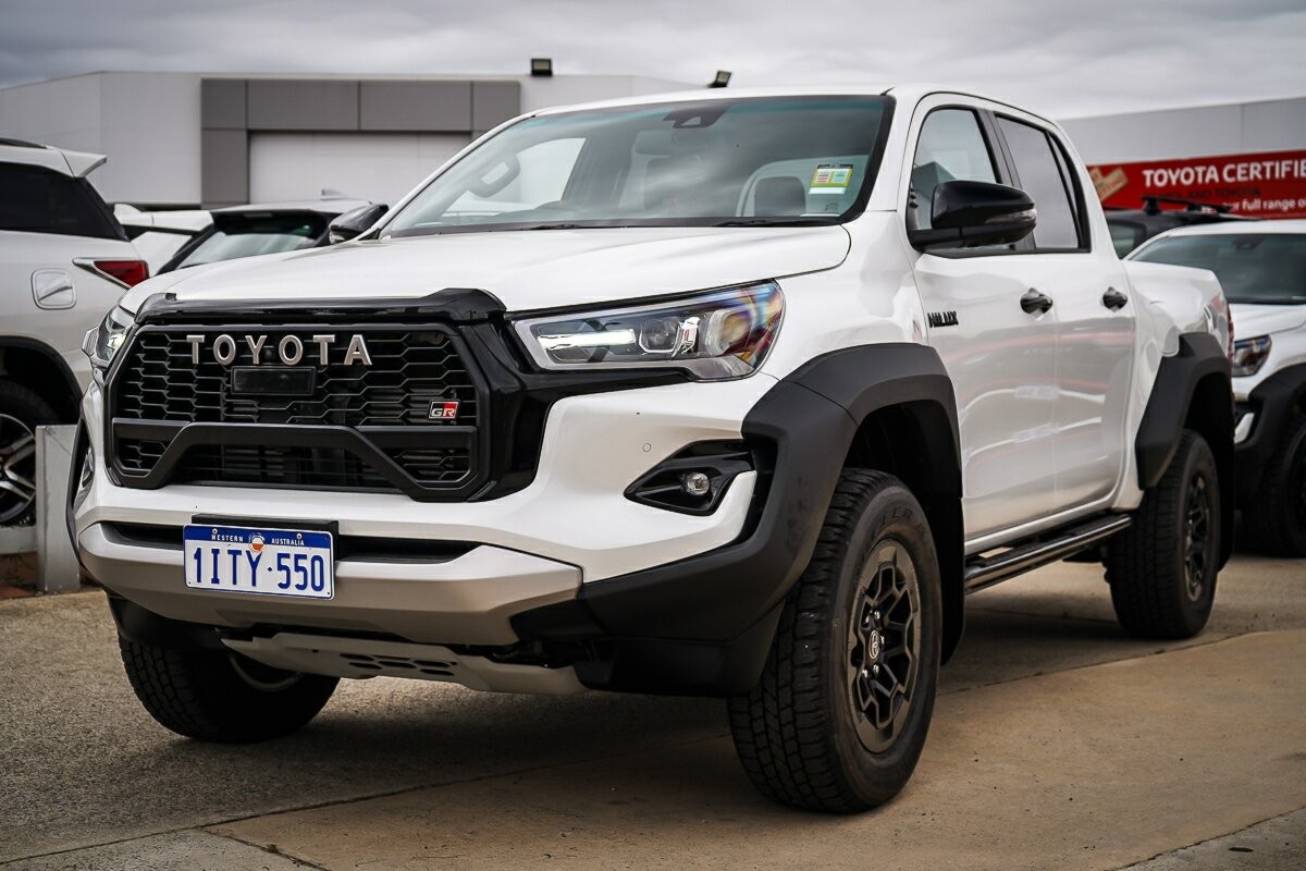 Toyota Hilux image 4