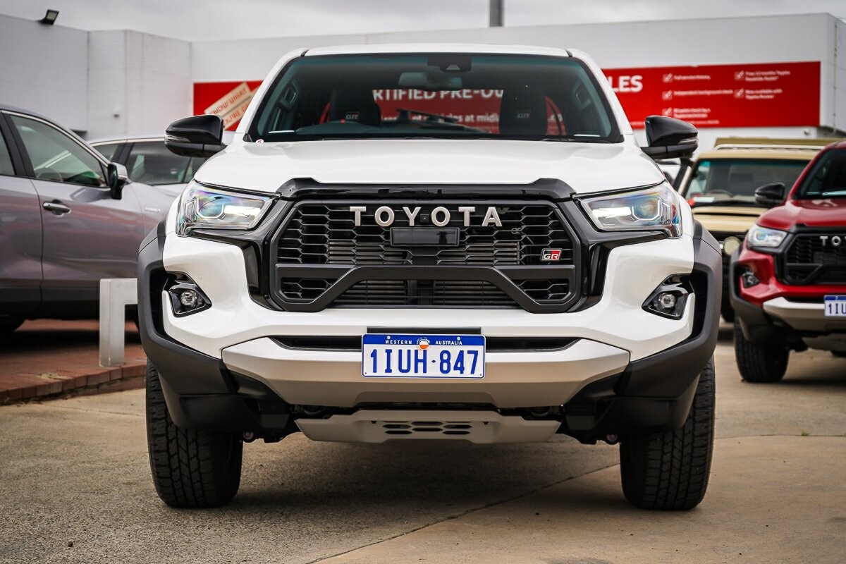 Toyota Hilux image 3