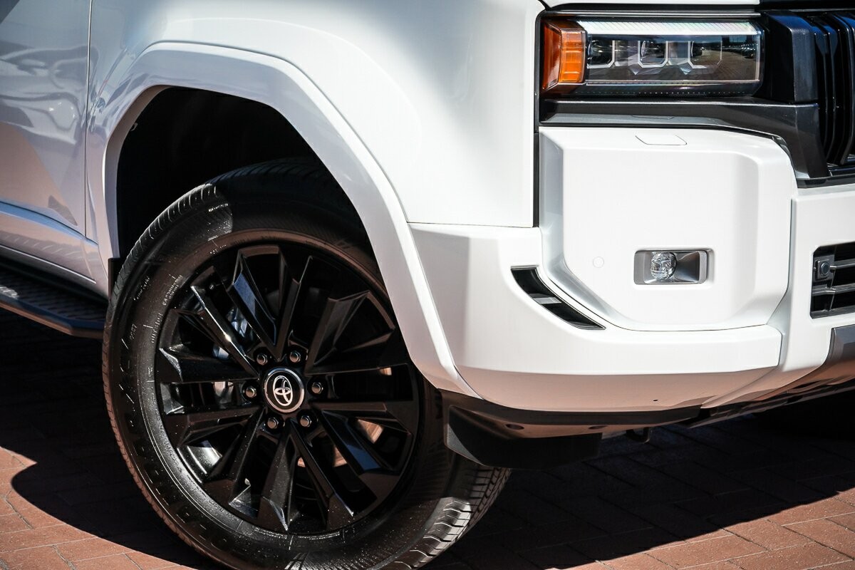 Toyota Landcruiser Prado image 2