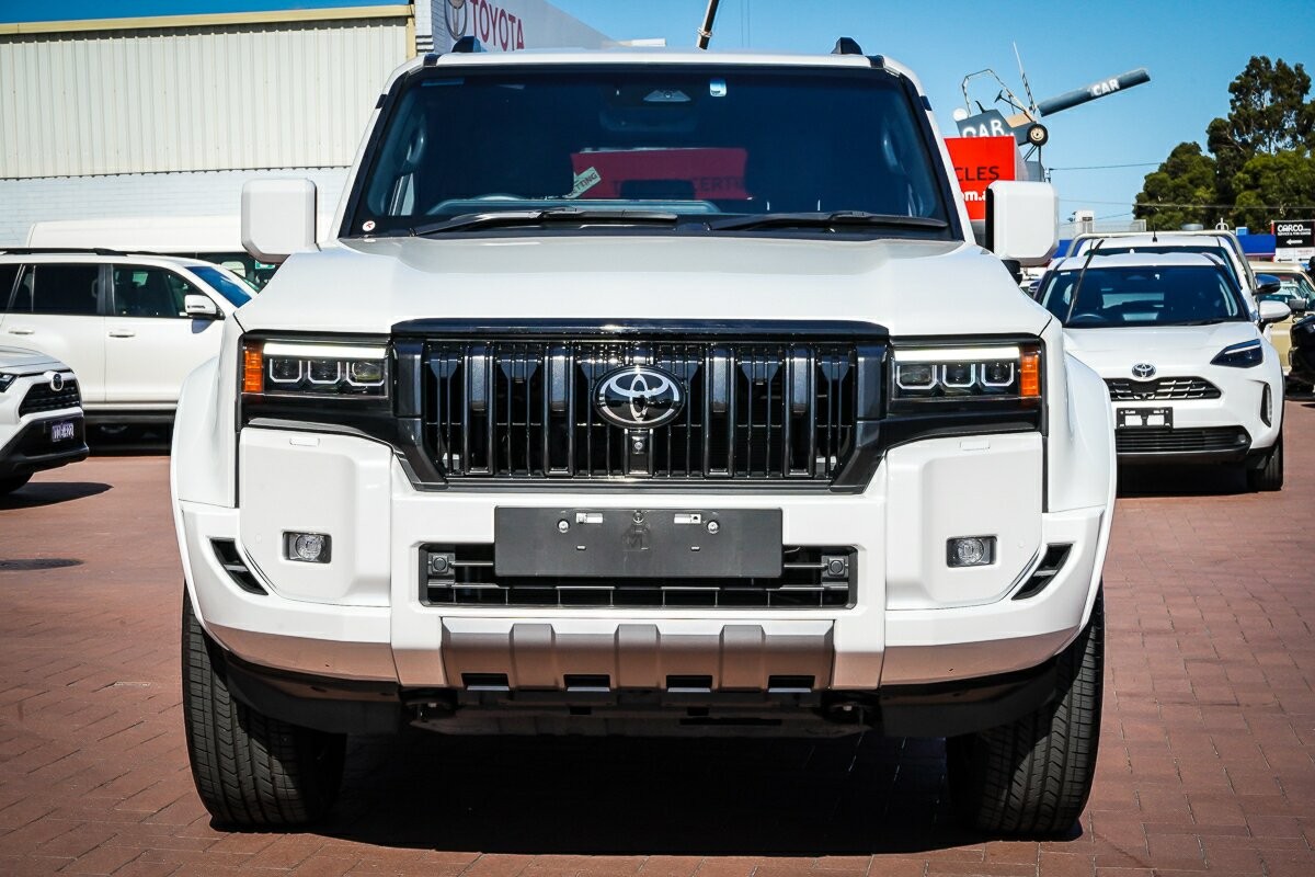 Toyota Landcruiser Prado image 3