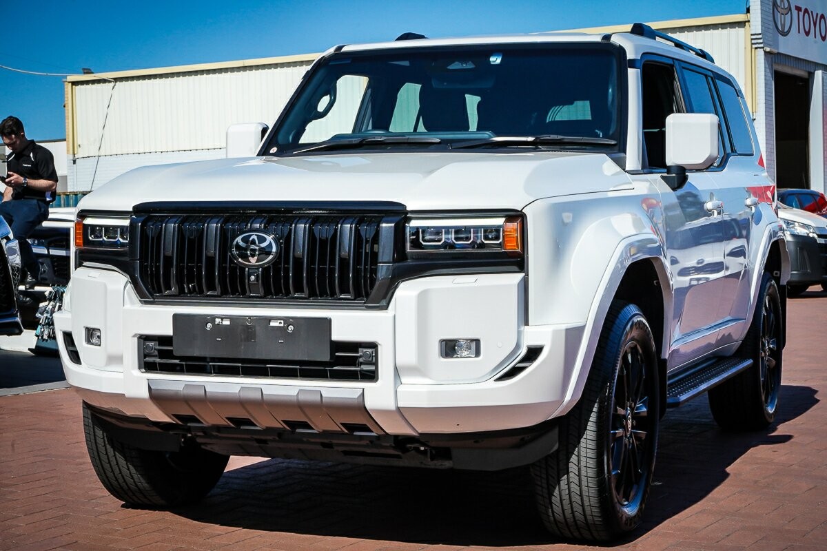 Toyota Landcruiser Prado image 4