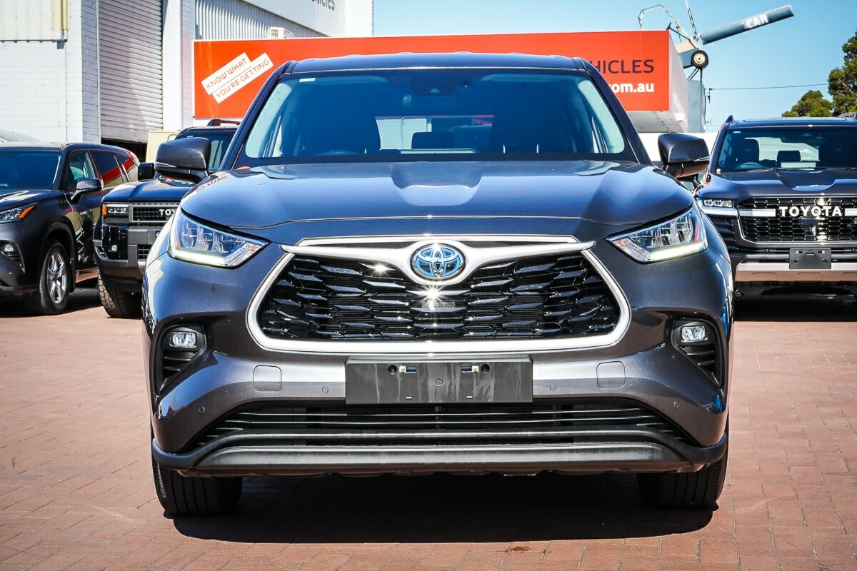 Toyota Kluger image 3