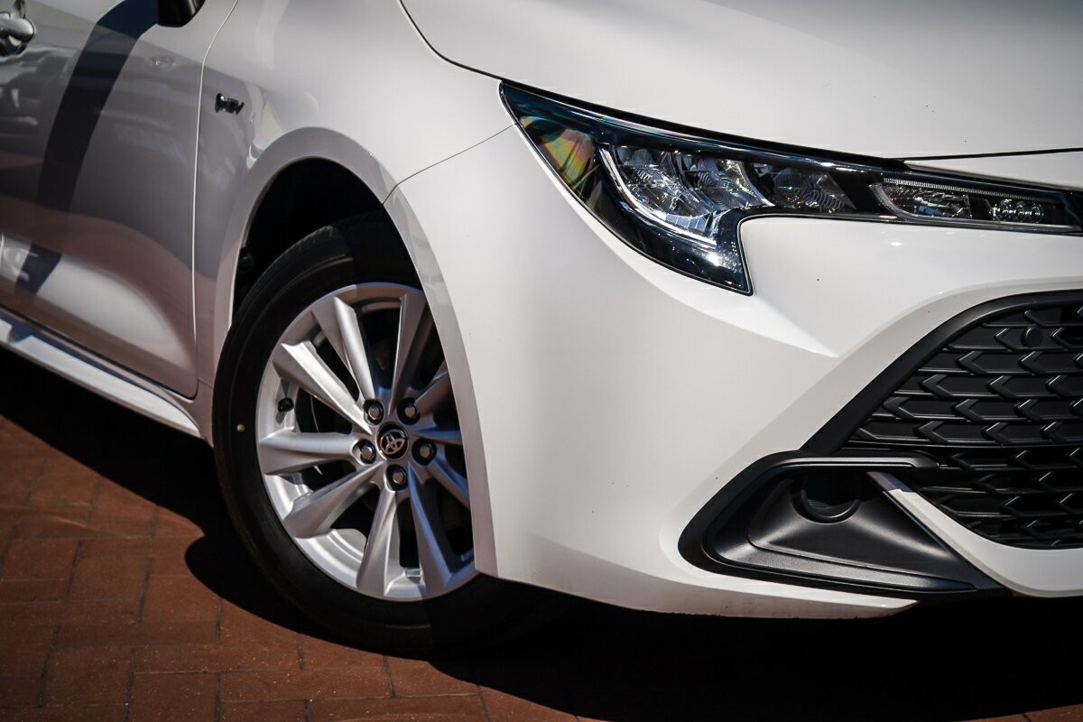 Toyota Corolla image 2