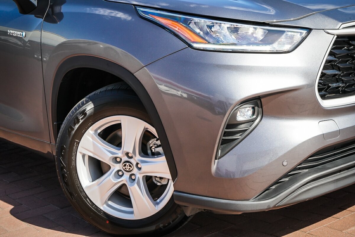 Toyota Kluger image 2