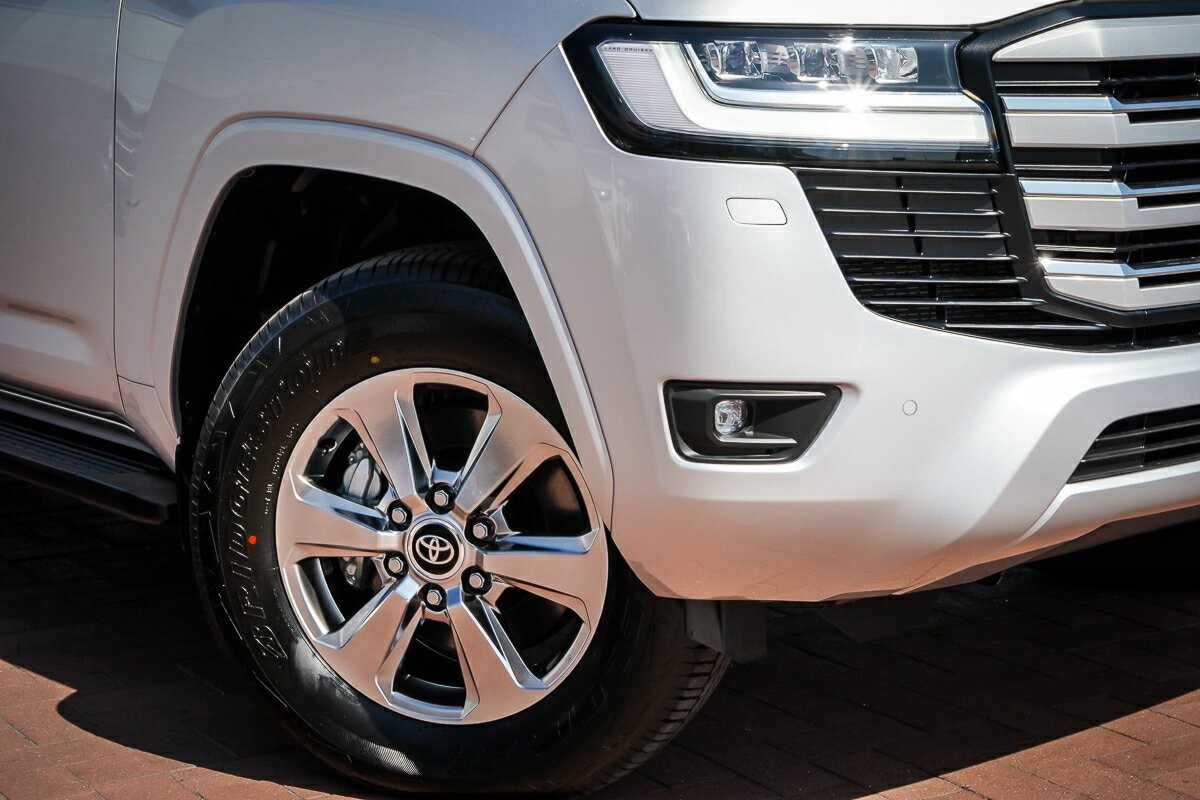 Toyota Landcruiser image 2