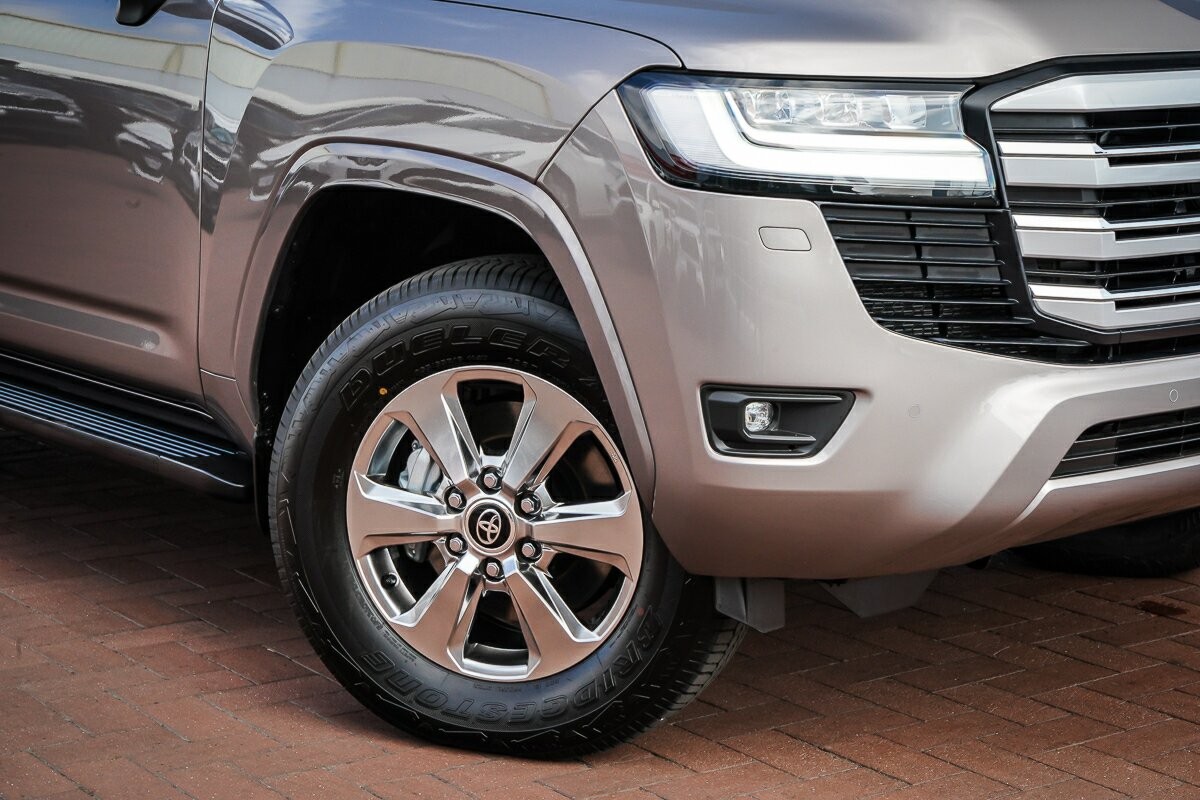 Toyota Landcruiser image 2