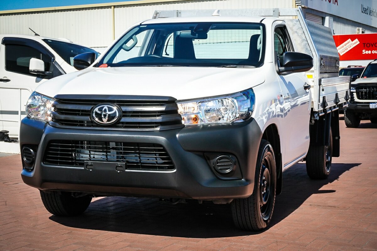 Toyota Hilux image 4