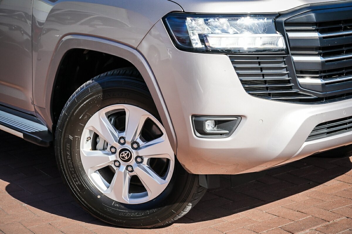 Toyota Landcruiser image 2