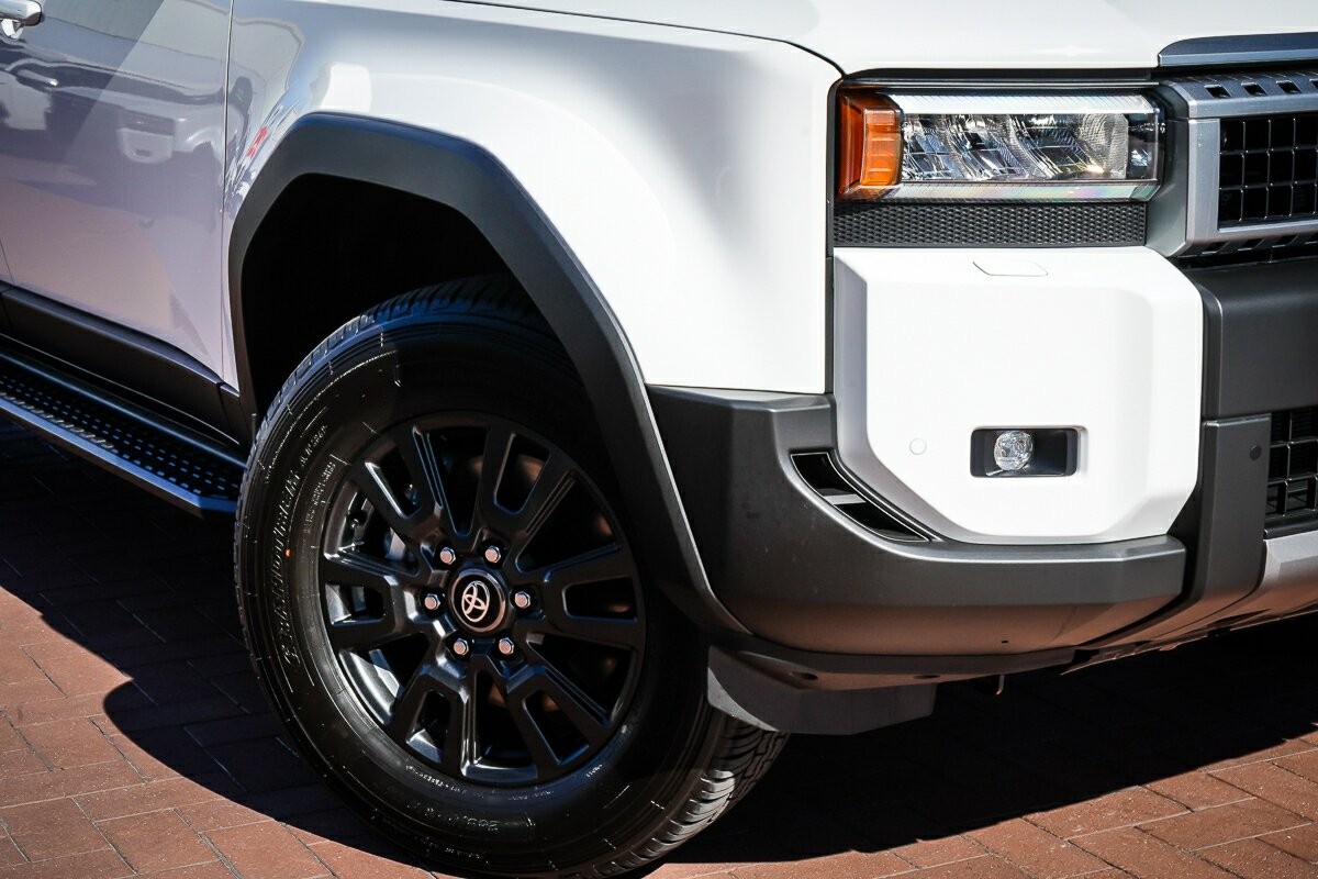 Toyota Landcruiser Prado image 3