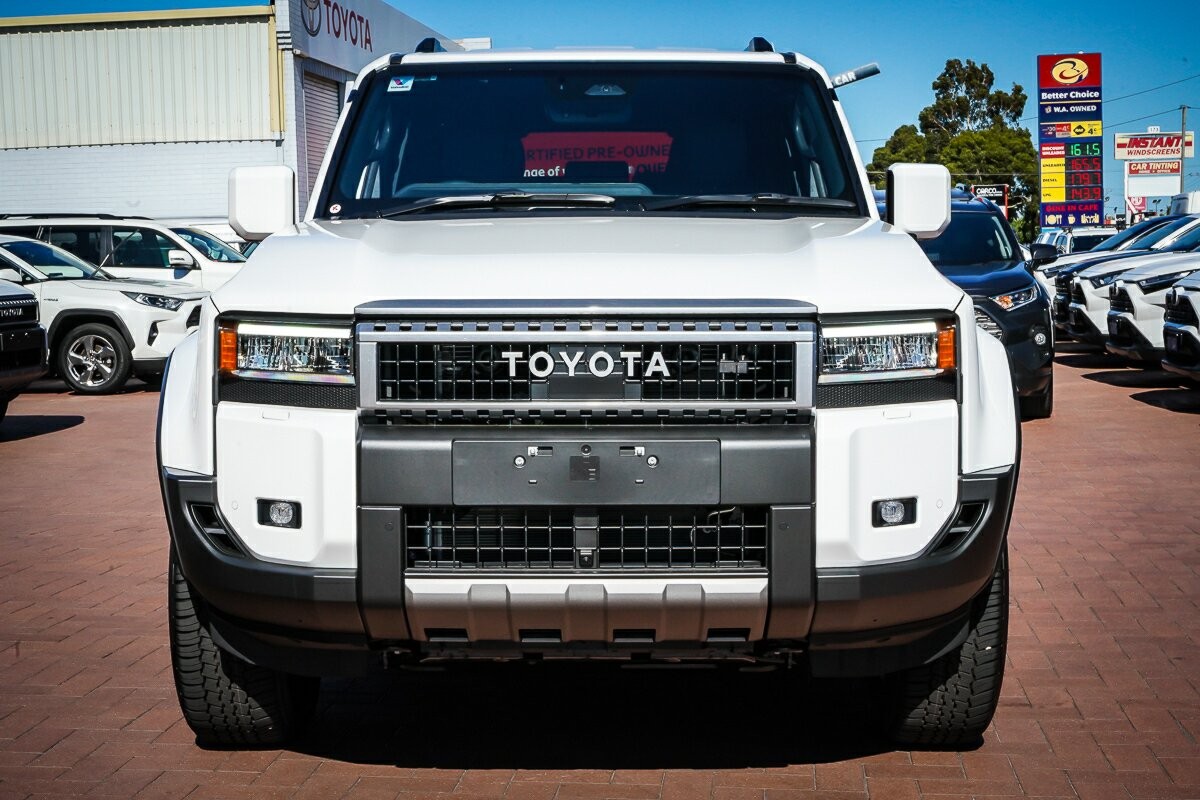 Toyota Landcruiser Prado image 4