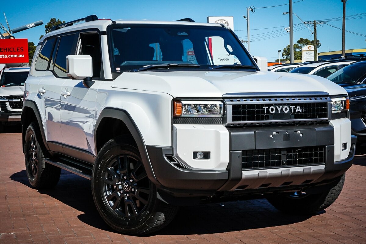 Toyota Landcruiser Prado image 2