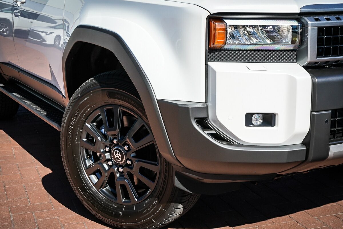 Toyota Landcruiser Prado image 3