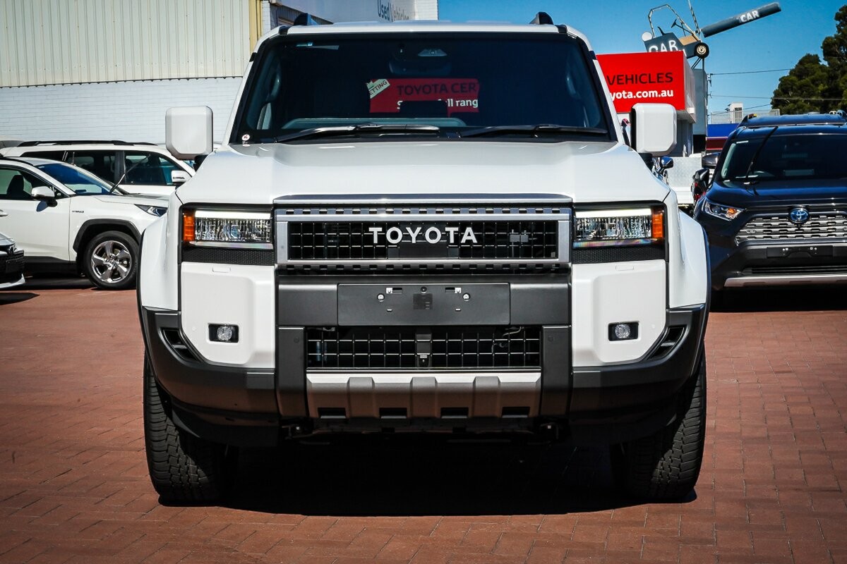 Toyota Landcruiser Prado image 4