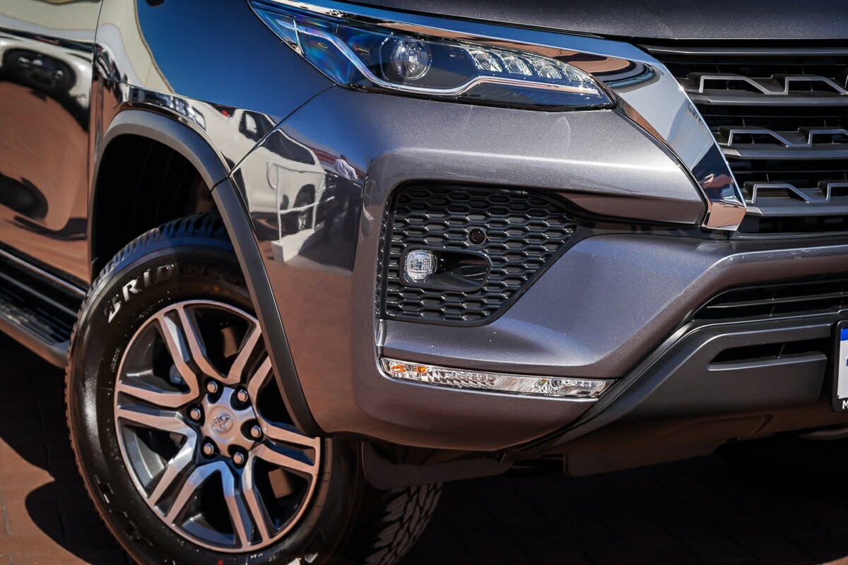 Toyota Fortuner image 2