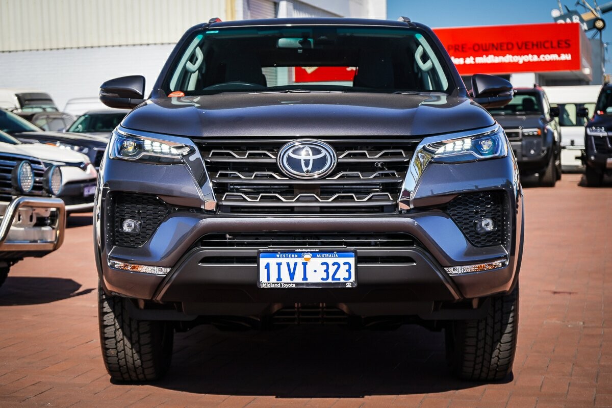Toyota Fortuner image 3