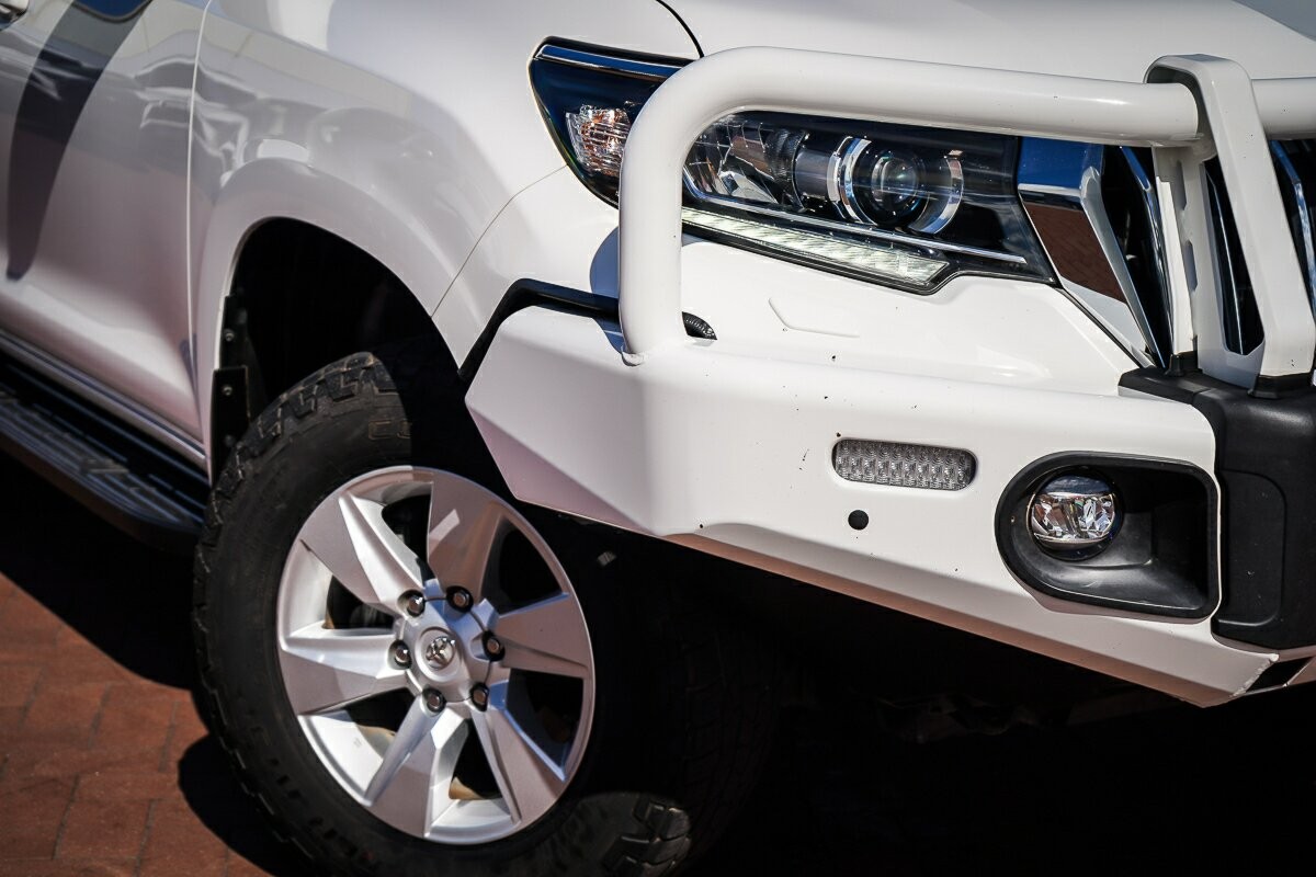 Toyota Landcruiser Prado image 2