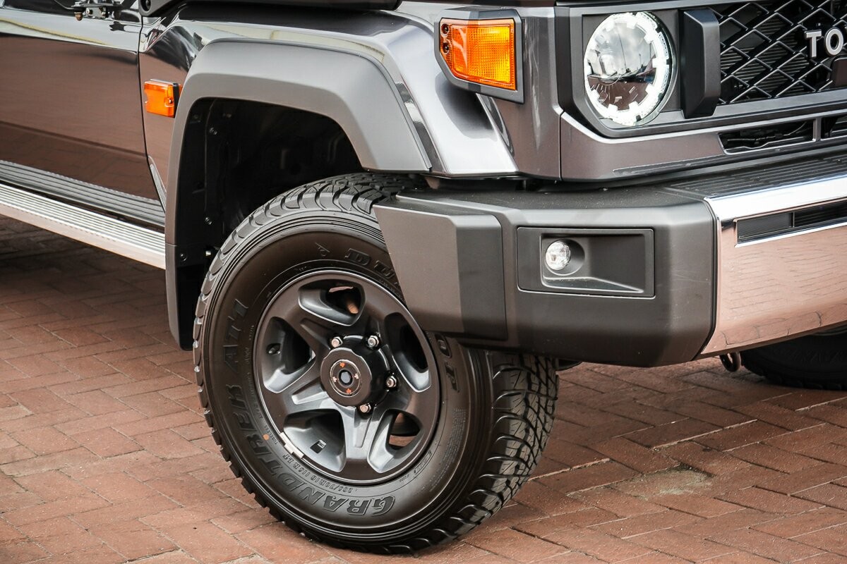 Toyota Landcruiser image 2