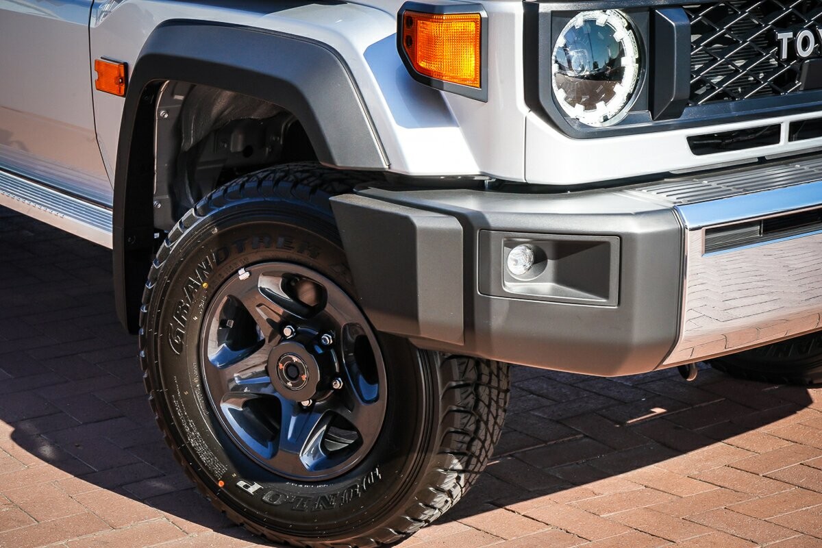 Toyota Landcruiser image 2