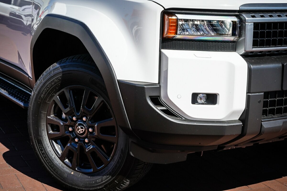 Toyota Landcruiser Prado image 2