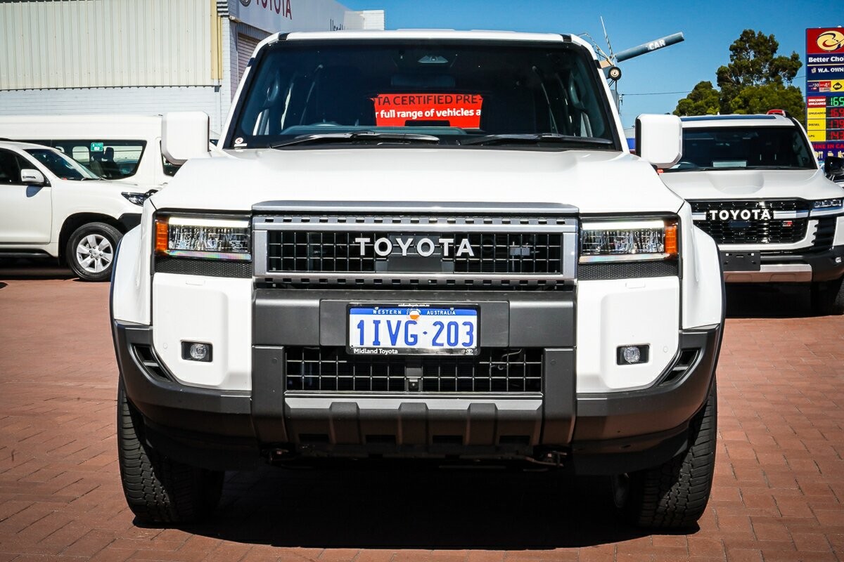 Toyota Landcruiser Prado image 3