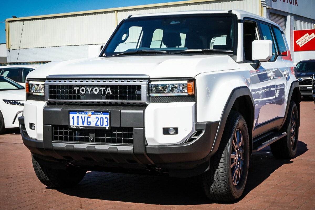 Toyota Landcruiser Prado image 4