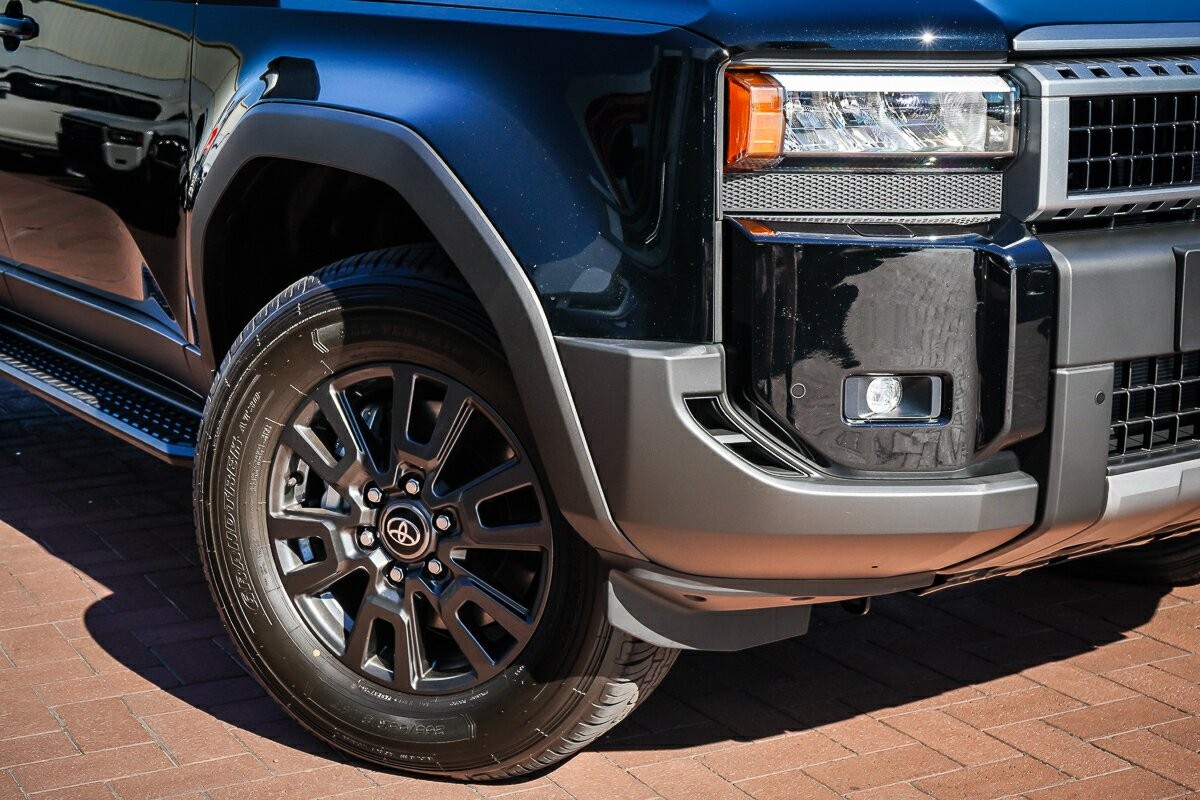 Toyota Landcruiser Prado image 2