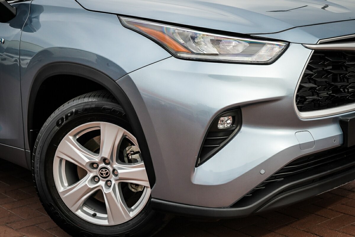 Toyota Kluger image 2