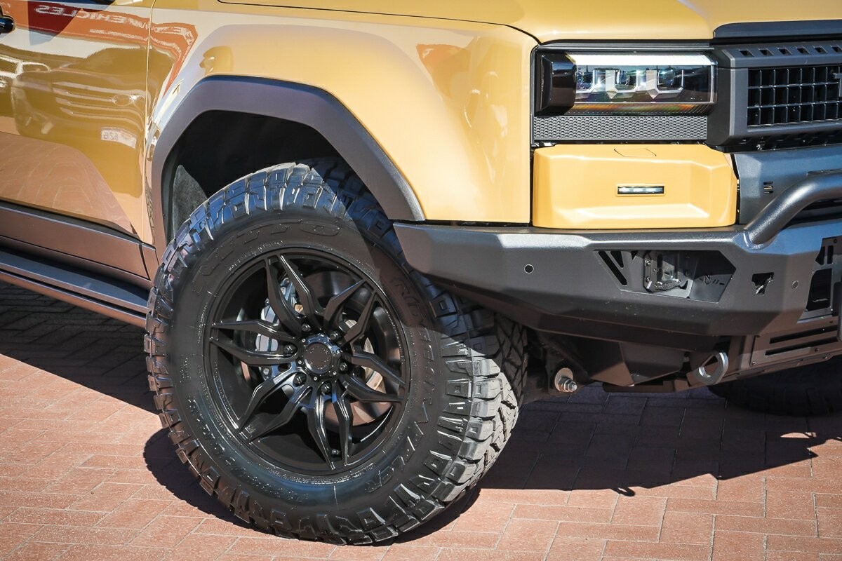 Toyota Landcruiser Prado image 2