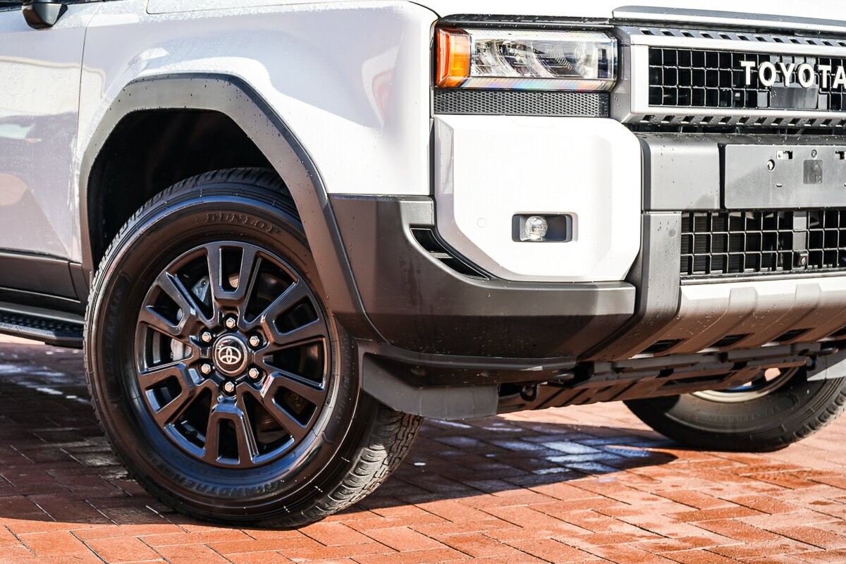 Toyota Landcruiser Prado image 2