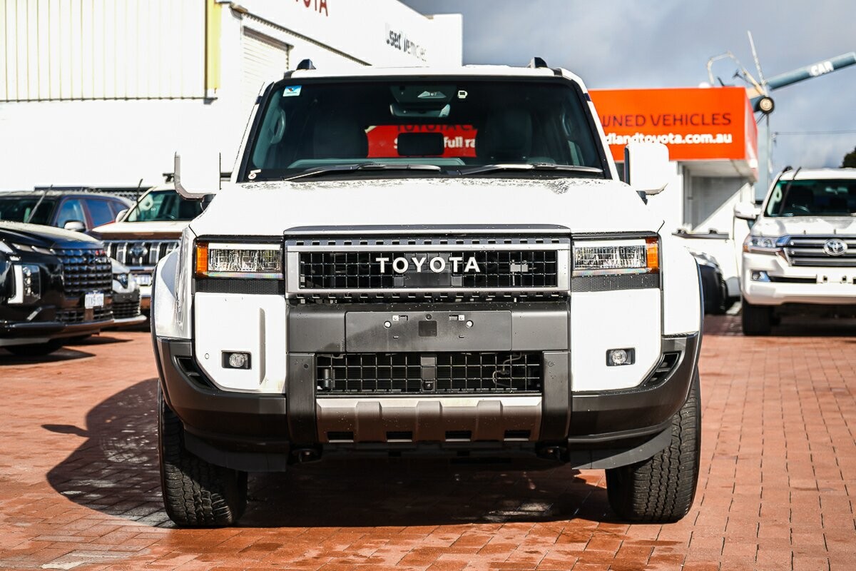 Toyota Landcruiser Prado image 3