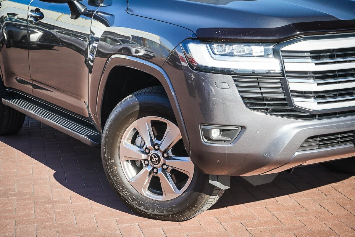 Toyota Landcruiser image 2