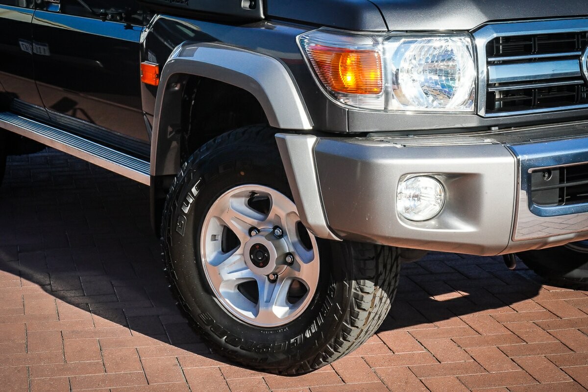 Toyota Landcruiser image 2