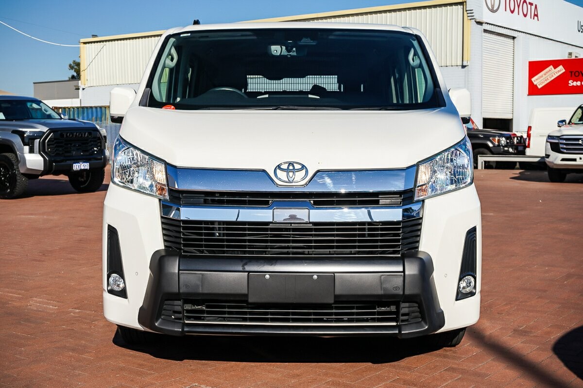 Toyota Hiace image 3