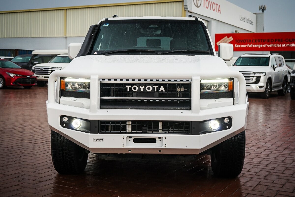 Toyota Landcruiser Prado image 3