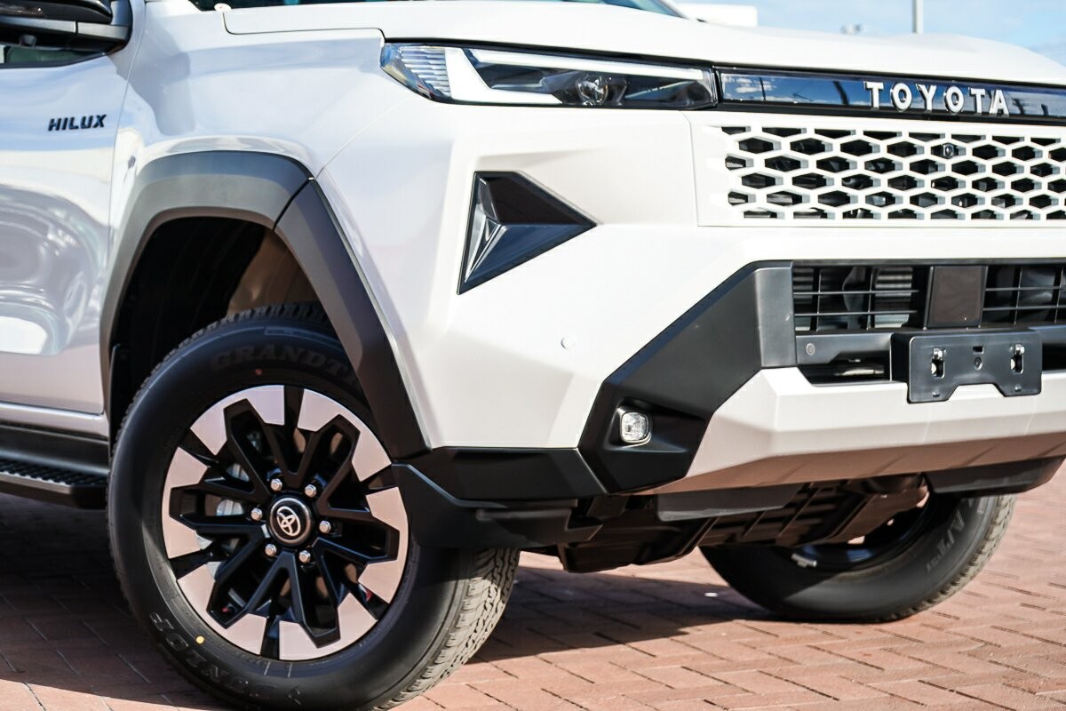 Toyota Hilux image 2