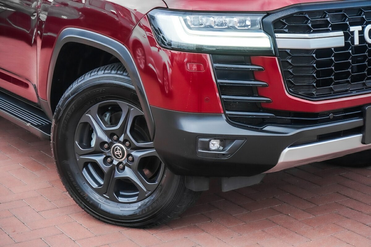 Toyota Landcruiser image 2