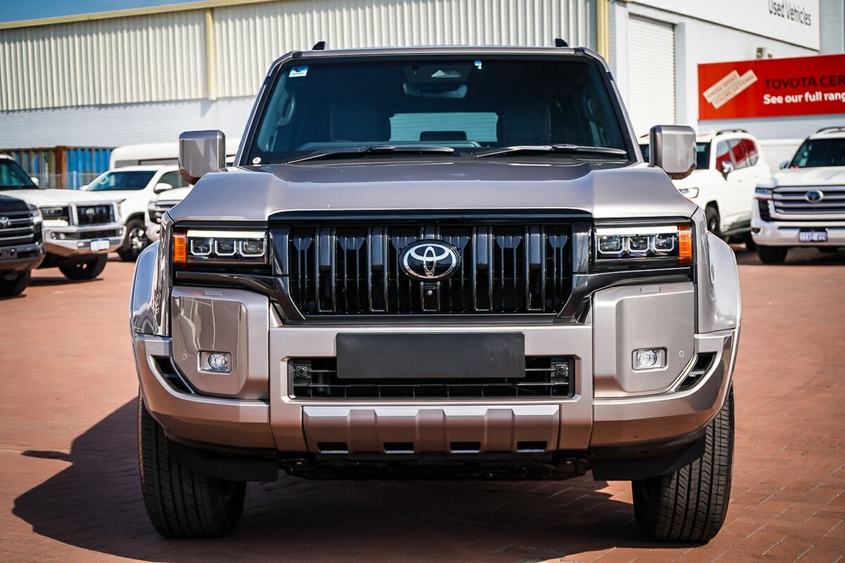 Toyota Landcruiser Prado image 3