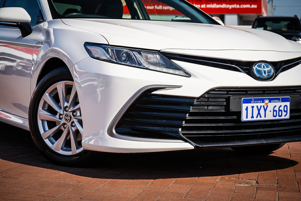 Toyota Camry image 2