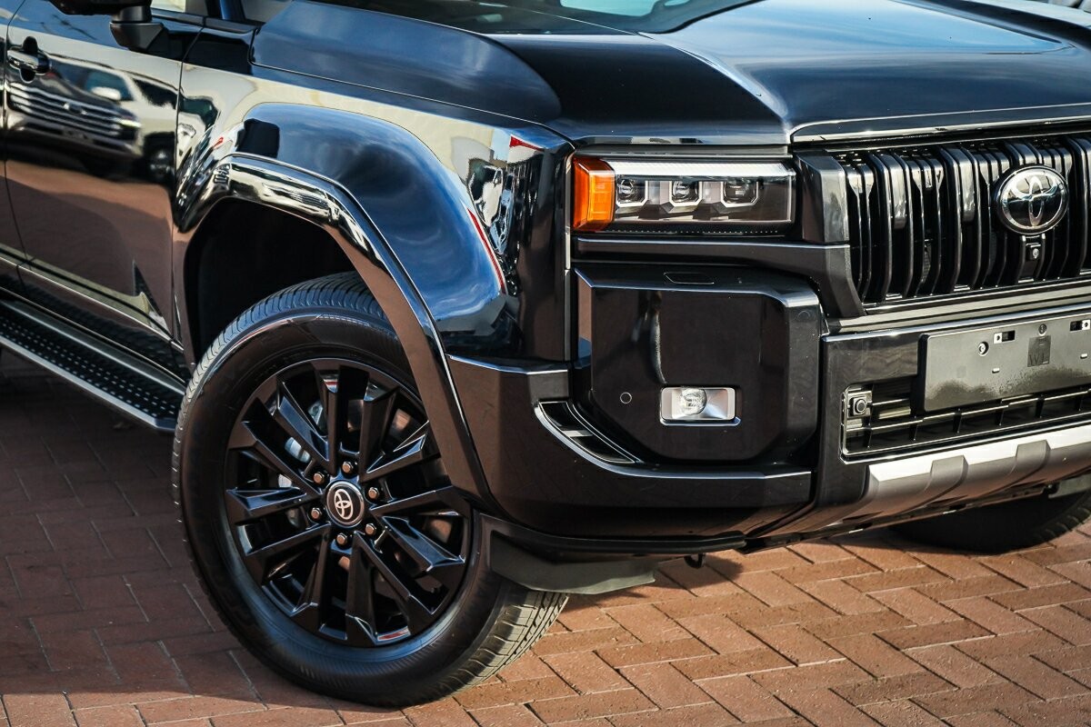 Toyota Landcruiser Prado image 2