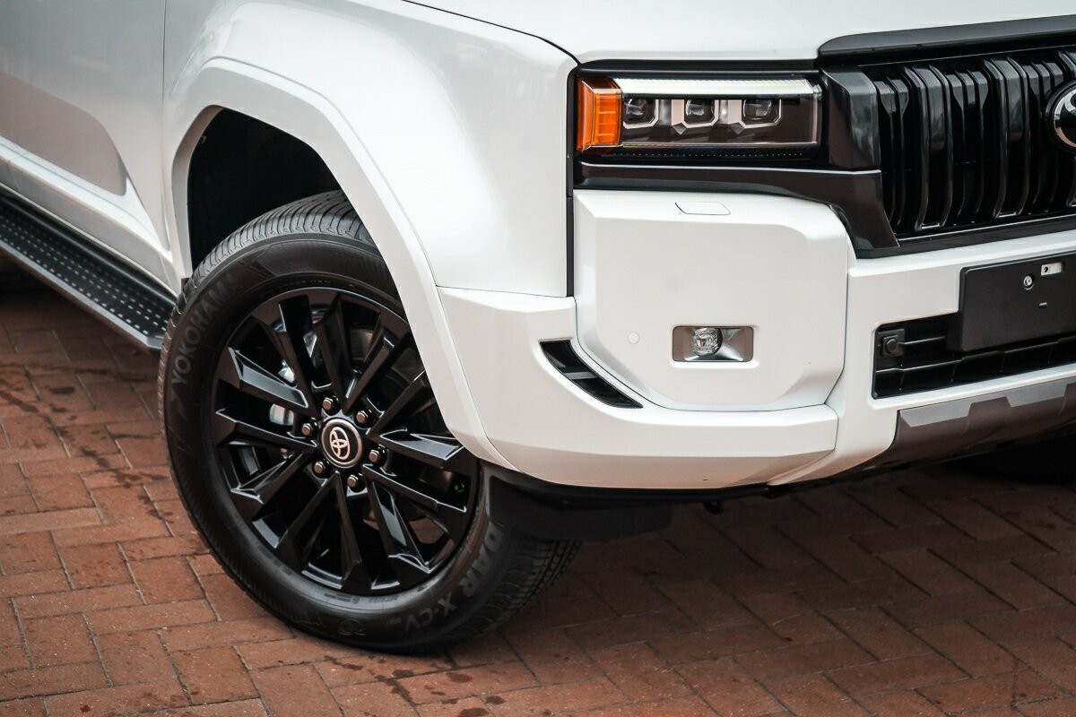 Toyota Landcruiser Prado image 2