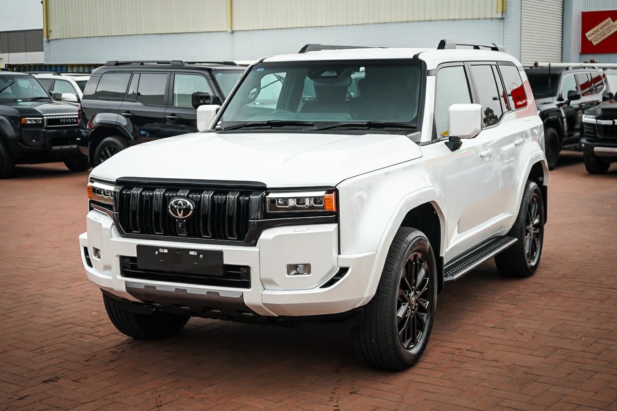 Toyota Landcruiser Prado image 4