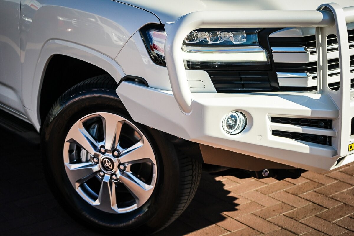 Toyota Landcruiser image 2